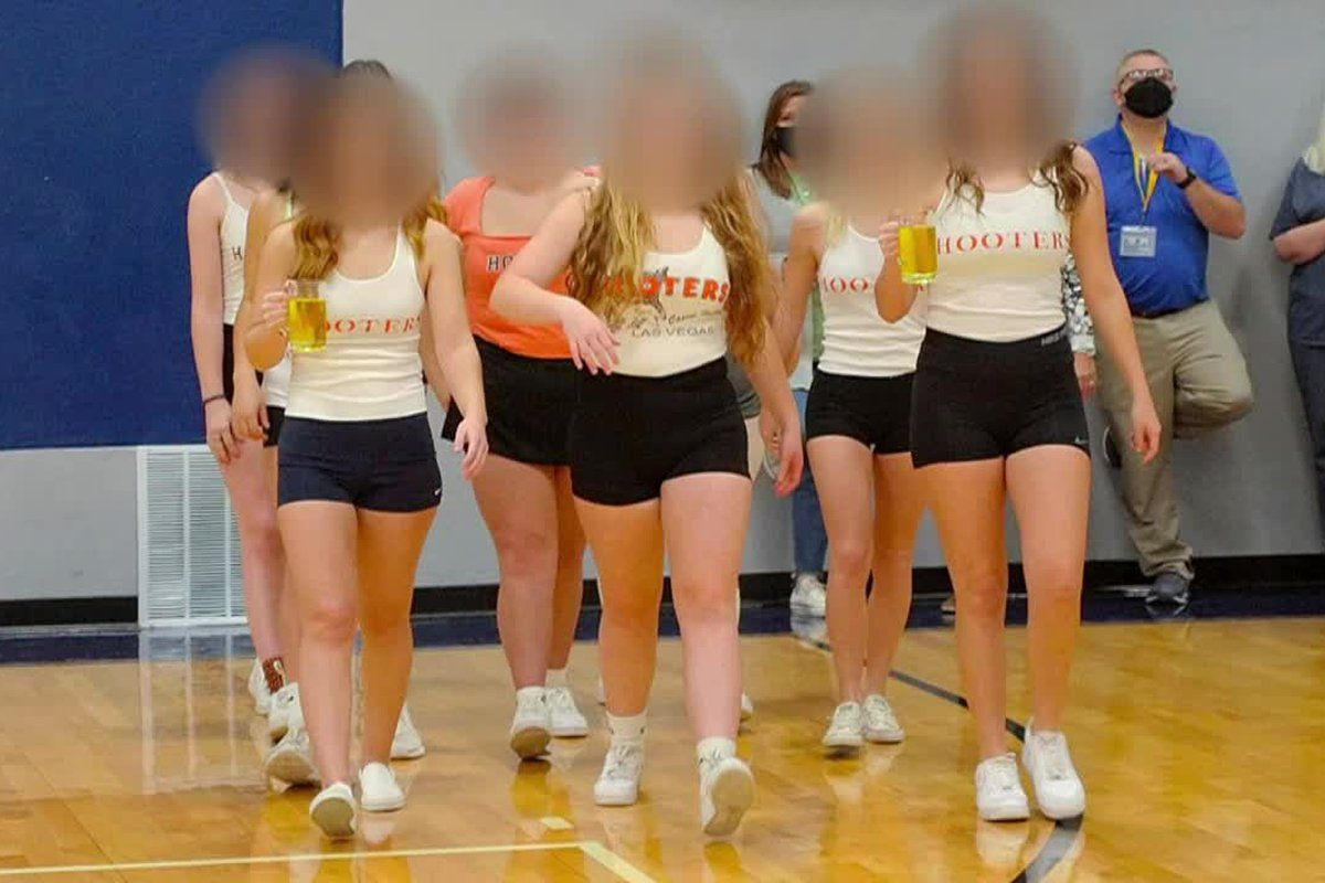 KY School Assembly Had Boys in Lingerie, Girls as Hooters Servers