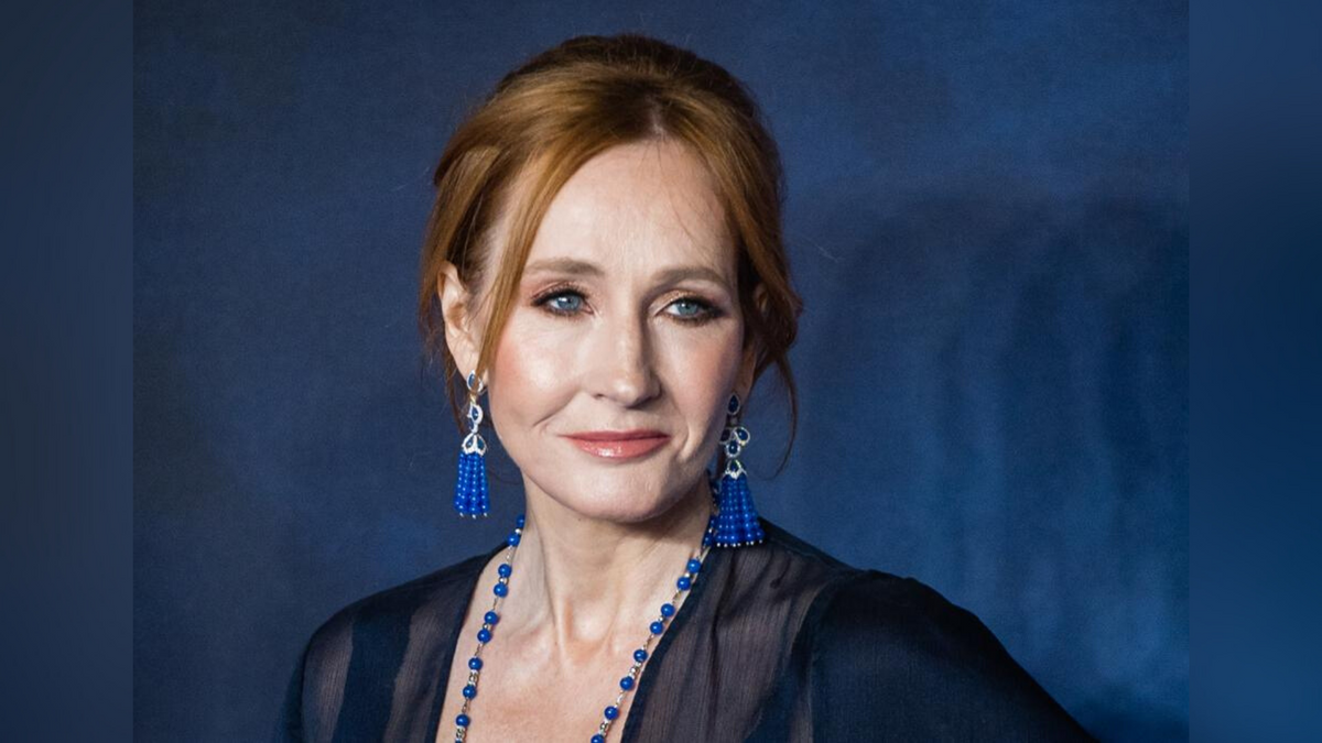 J.K. Rowling Returns to Twitter and Calls Out Fake Propaganda